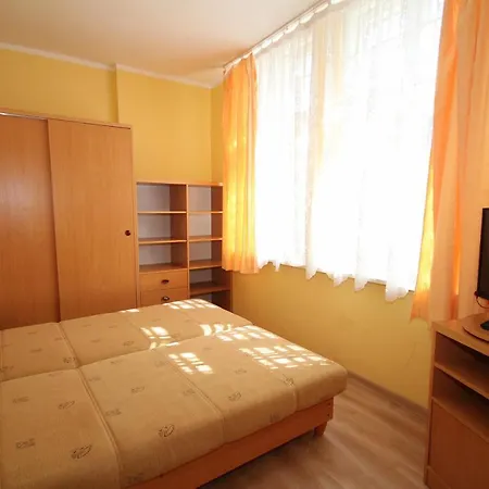Gryf Pokoje Blisko Plazy Krynica Morska Exterior photo